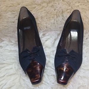 A collection must have black pumps